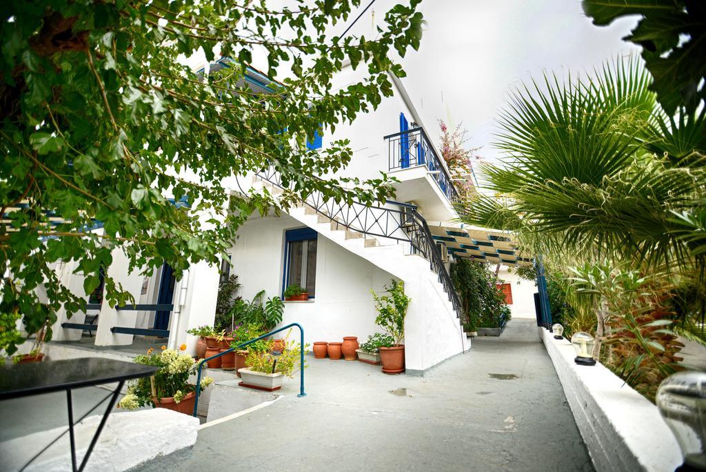 绚烂缅栀花公寓式酒店 Ágios Kírykos 外观 照片