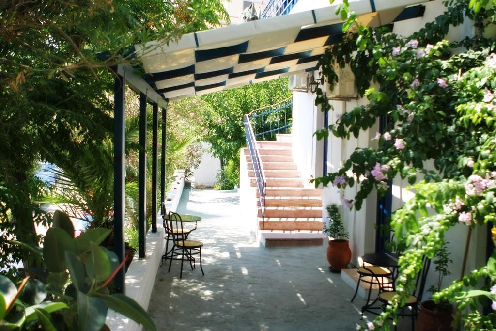 绚烂缅栀花公寓式酒店 Ágios Kírykos 外观 照片